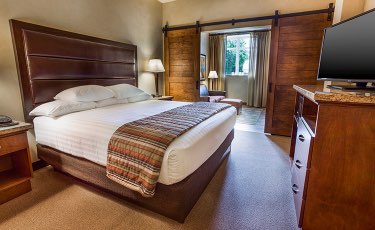 Amenities & Guest Rooms